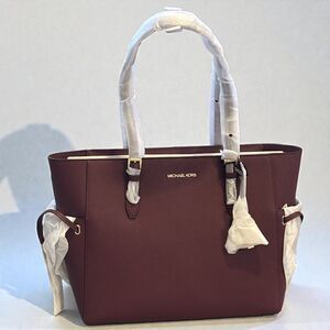 Michael Kors Women's Gilly Large Jet Set Multifunction Laptop Tote Shoulder Bag